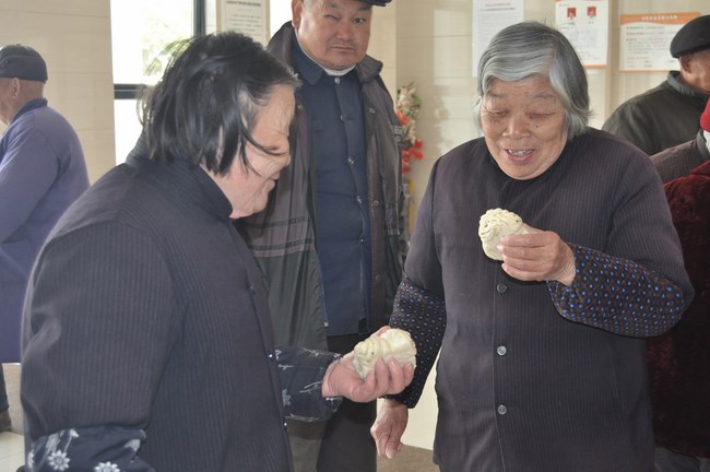 三月學(xué)雷鋒，愛心送老人——我院組織主題通訊員活動(圖3)